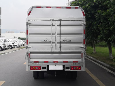 金杯牌JKC5034CCY-DV6HL4型倉(cāng)柵式運(yùn)輸車(chē)在道路貨物運(yùn)輸中的優(yōu)勢(shì)與應(yīng)用